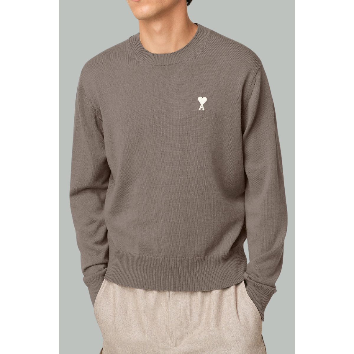 Pull beige col rond Ami de cœur en laine - cendre - AMI PARIS