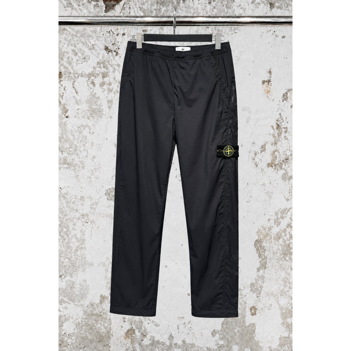 Relaxed-Fit Trousers with Two Zipped Rear Pockets – Black - STONE ISLAND